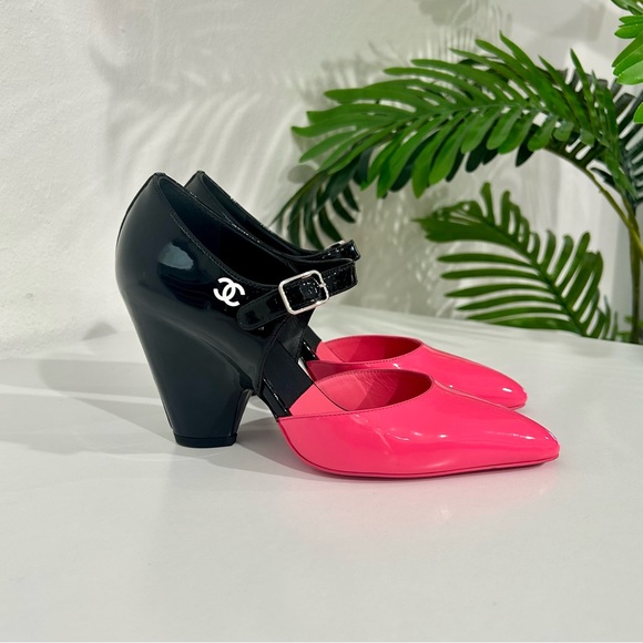 Authentic 2020 Cruise Chanel Neon Pink & Black Mary Jane Wedges size 35.5 - Picture 4 of 12